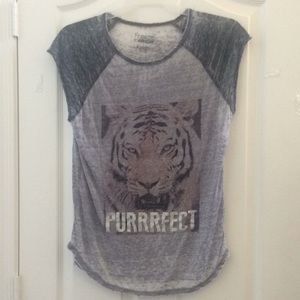FINAL MARKDOWN Ladies’ Freeze “Purrrfect” Tee (L)
